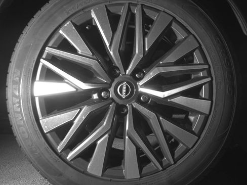 Used 2025 Nissan Altima 2.5 SV FWD image 15