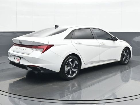 Used 2022 Hyundai Elantra Limited image 6