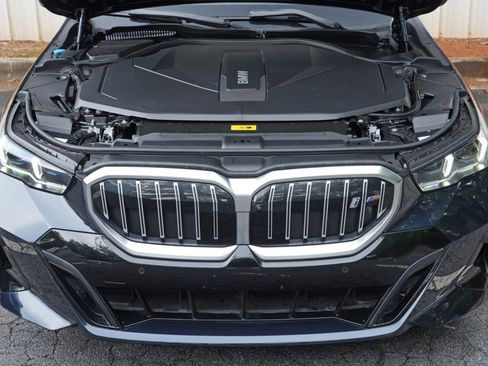 Used 2025 BMW i5 xDrive40 w/ M Sport Package AWD/4WD image 8