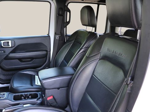 Used 2018 Jeep Wrangler Unlimited Sahara AWD/4WD image 12