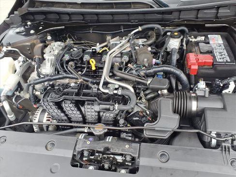 Used 2024 Nissan Altima 2.5 SV image 11