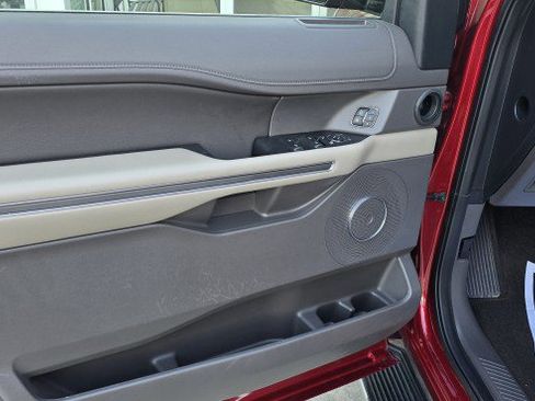 Used 2019 Ford Expedition XLT w/ Equipment Group 202A image 12