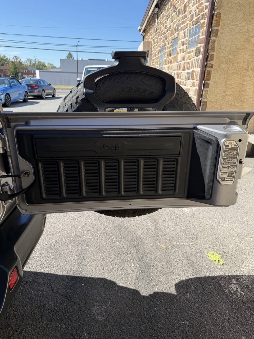 Used 2018 Jeep Wrangler Unlimited Sahara AWD/4WD image 24