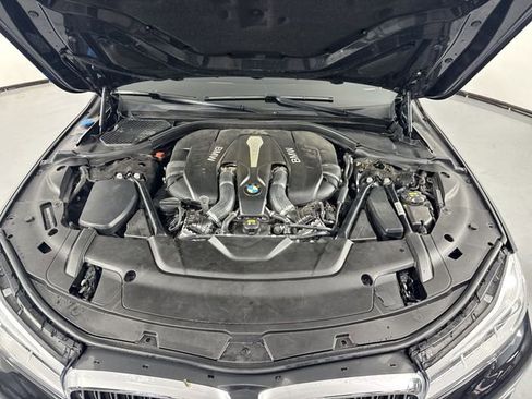 Used 2016 BMW 750i xDrive AWD/4WD image 28