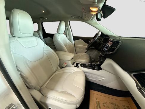 Used 2019 Jeep Cherokee Limited AWD/4WD image 27