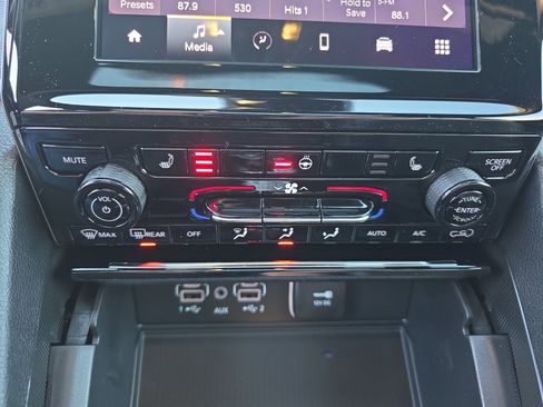 New 2025 Jeep Grand Cherokee Altitude image 7