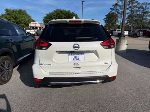 Used 2017 Nissan Rogue SL w/ SL Premium Package FWD image 6
