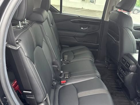 Used 2025 Honda Pilot EX-L image 10