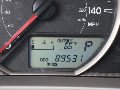 Used 2015 Toyota RAV4 XLE image 28