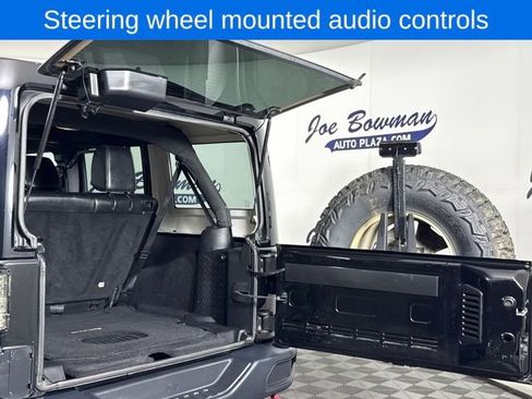 Used 2015 Jeep Wrangler Unlimited Rubicon image 15