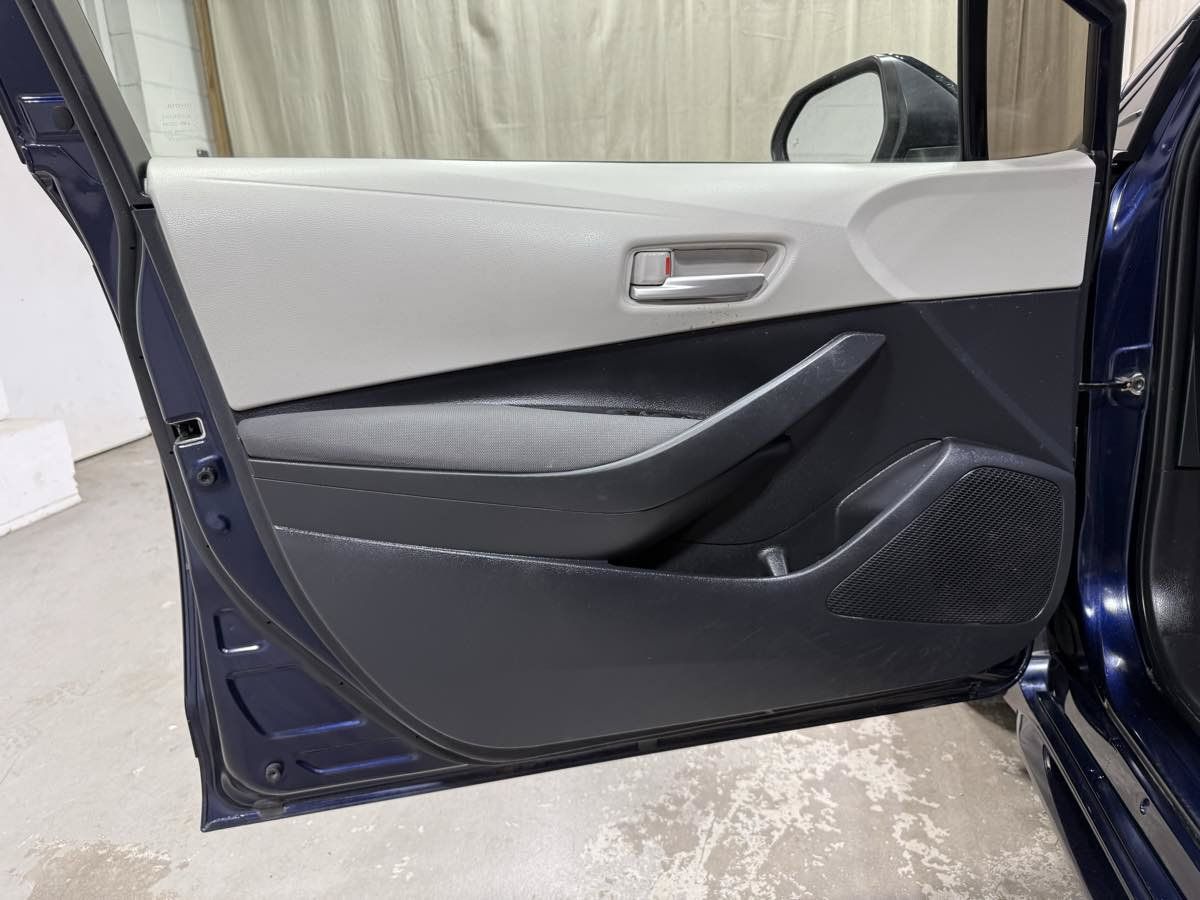 Used 2021 Toyota Corolla LE w/ Carpet Mat Package (TMS) FWD image 8