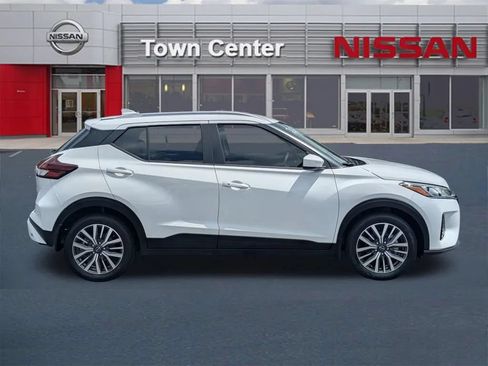 Certified 2024 Nissan Kicks SV FWD image 8