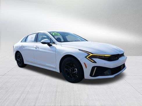 New 2025 Kia K5 LXS image 5
