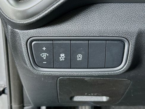 Used 2025 Kia Soul LX w/ LX Technology Package FWD image 17