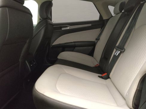 Used 2019 Ford Fusion SE w/ Equipment Group 151A FWD image 18