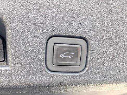 Used 2025 GMC Acadia Elevation AWD/4WD image 11