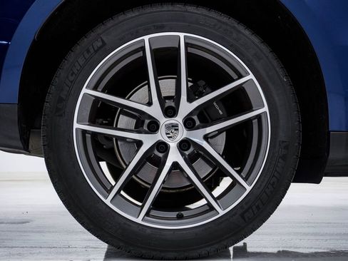 Certified 2022 Porsche Macan image 13