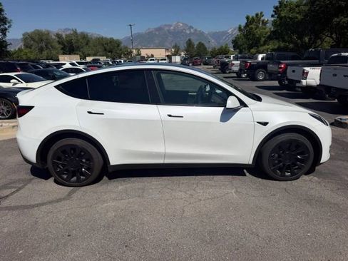 Used 2023 Tesla Model Y Long Range AWD/4WD image 6