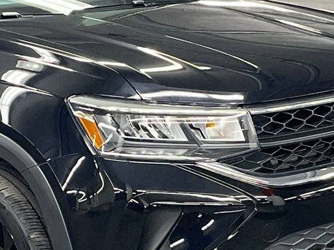 Certified 2022 Volkswagen Taos SE w/ Panoramic Sunroof Package image 41