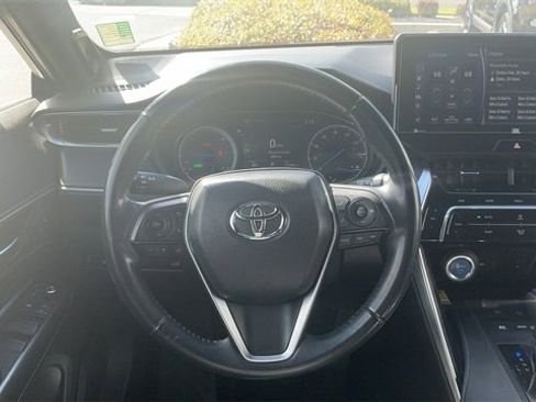 Used 2022 Toyota Venza XLE image 23