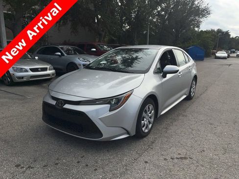 Used 2021 Toyota Corolla LE image 3