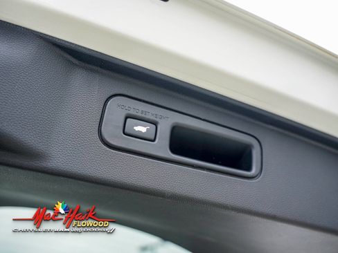 Used 2023 Honda Pilot Touring image 7