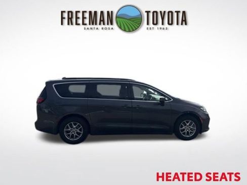 Used 2022 Chrysler Pacifica Touring-L FWD image 4