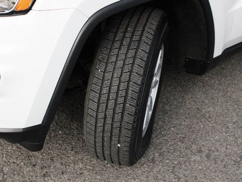 Used 2020 Jeep Grand Cherokee Laredo AWD/4WD image 43