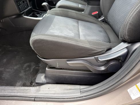 Used 2018 Mitsubishi Outlander ES AWD/4WD image 30