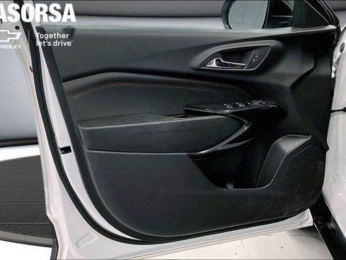 Certified 2025 Chevrolet Trax RS w/ Sunroof Package FWD image 23