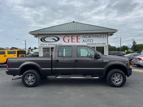 Used 2006 Ford F250 XL AWD/4WD image 2