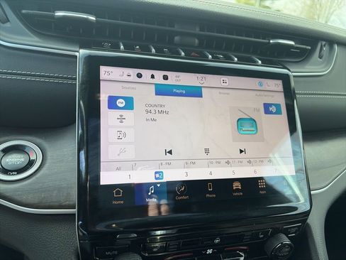 Used 2024 Jeep Grand Cherokee Limited w/ Black Appearance Package image 41