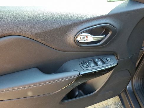 Certified 2023 Jeep Cherokee Altitude Lux image 13