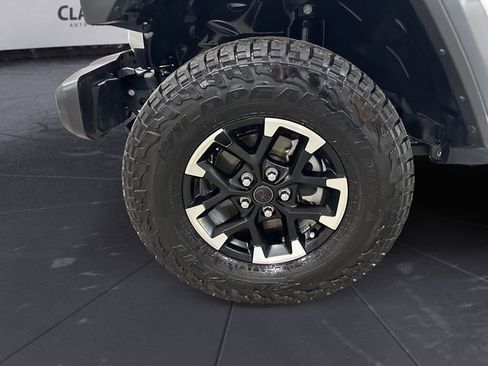 Used 2026 Jeep Gladiator Rubicon AWD/4WD image 14