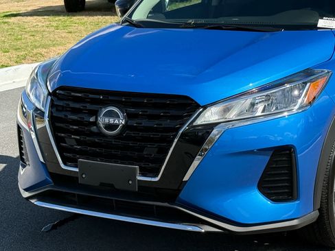 Used 2023 Nissan Kicks SV image 9