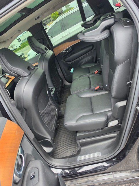 Used 2022 Volvo XC90 T6 Momentum AWD/4WD image 9