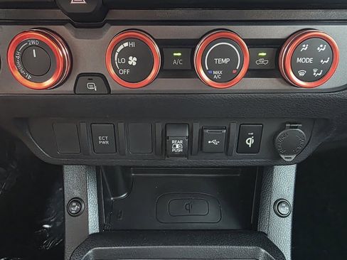 Used 2020 Toyota Tacoma 4x4 Double Cab image 26