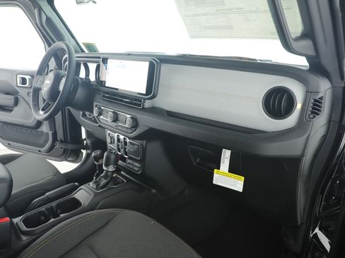 New 2025 Jeep Gladiator Sport image 27