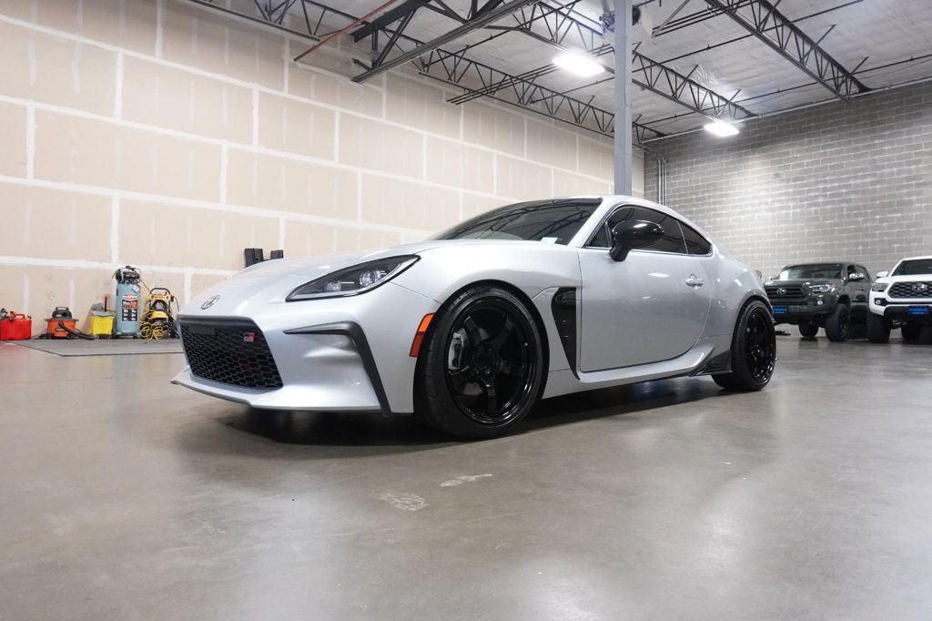 Used 2023 Toyota GR86 w/ ALL Weather Mat Package (TMS) RWD image 2