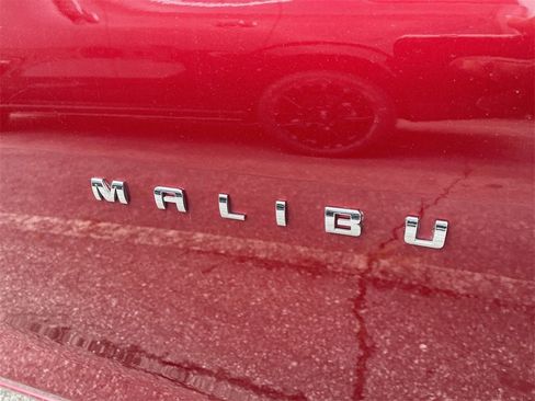 Used 2017 Chevrolet Malibu LT w/ Leather Package image 12