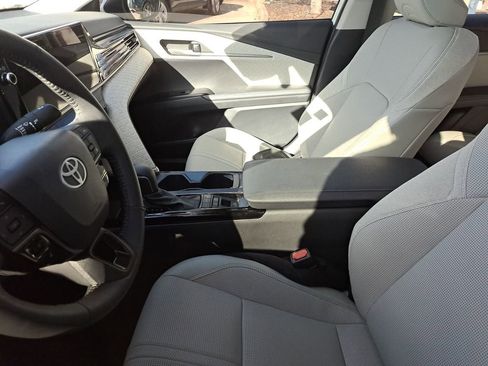 Used 2025 Toyota Camry XLE image 4