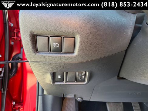 Used 2020 Toyota C-HR XLE FWD image 19