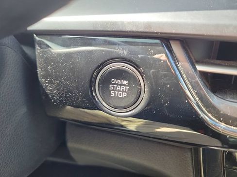 Used 2025 Kia Seltos S FWD image 28