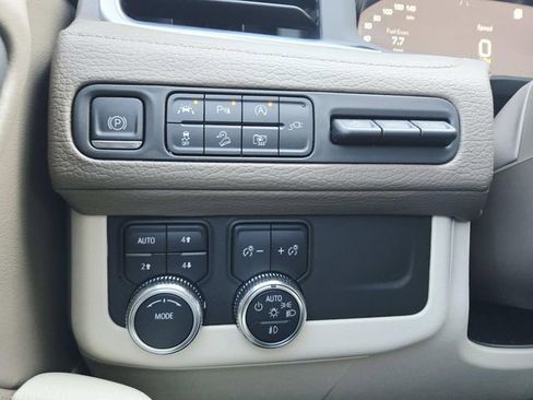 Used 2022 GMC Yukon XL Denali image 33