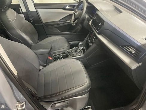 Certified 2023 Volkswagen Taos SE w/ Panoramic Sunroof Package AWD/4WD image 5