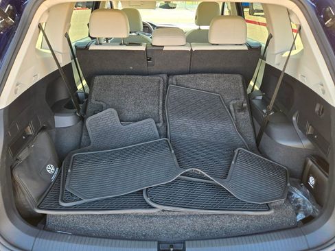 Certified 2023 Volkswagen Tiguan SE w/ Panoramic Sunroof Package FWD image 11