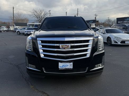 Used 2019 Cadillac Escalade ESV Luxury image 2