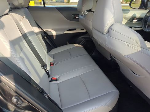 Used 2023 Toyota Venza XLE image 29