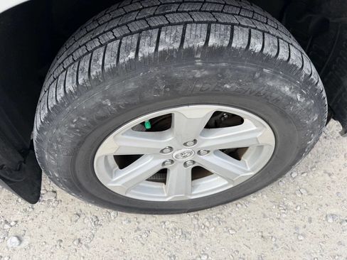 Used 2010 Toyota Highlander SE image 12