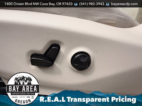 Used 2021 Chrysler Pacifica Touring-L FWD image 14